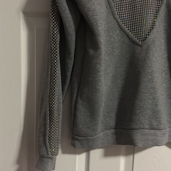 Gray Sweater - Size Small BRAND NEW - Cut our Sparkle Heart in Back - Open Back - Picture 4 of 4
